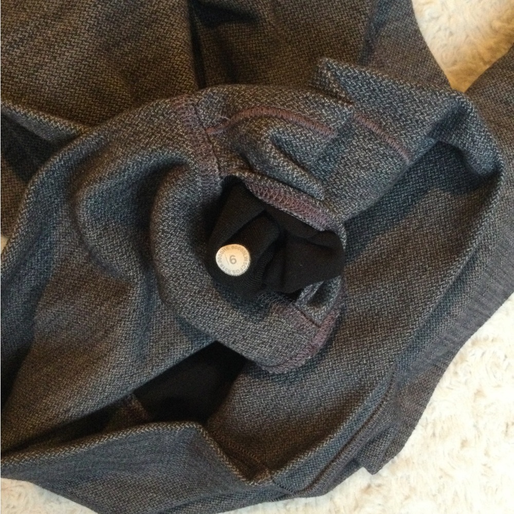 Lululemon High Rise Crop - Picture 7 of 7